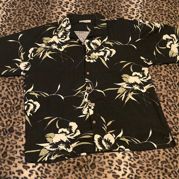 TOMMY BAHAMA Shirt Men’s Size XL 100% Silk Hawaiian Shirt Tommy Bahama 100% Silk - Picture 1 of 13
